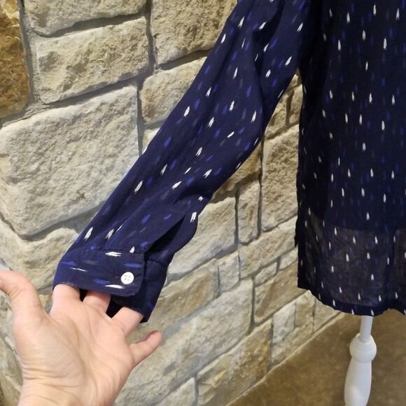 Old Navy Button Down Top Size medium poplin button down, natural materials - Picture 4 of 6